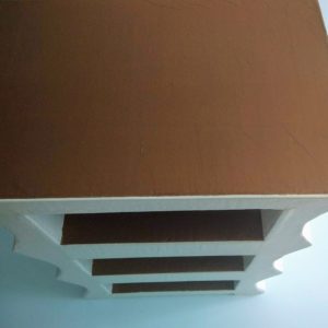 Petite commode ou table de chevet blanche et dorée - plateau
